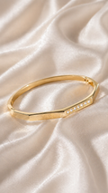 Linea Clasp Bangle